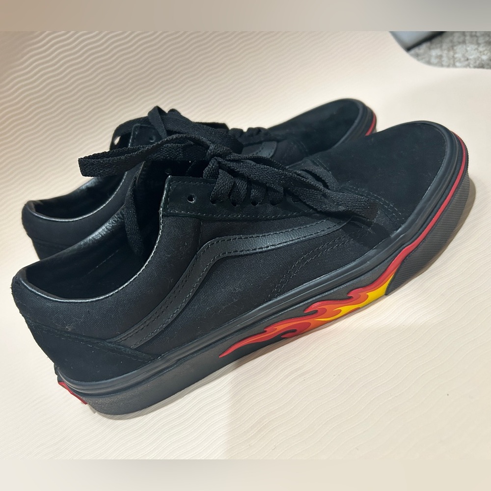 Size 9 woman’s or size 7 men brand new vans sneakers